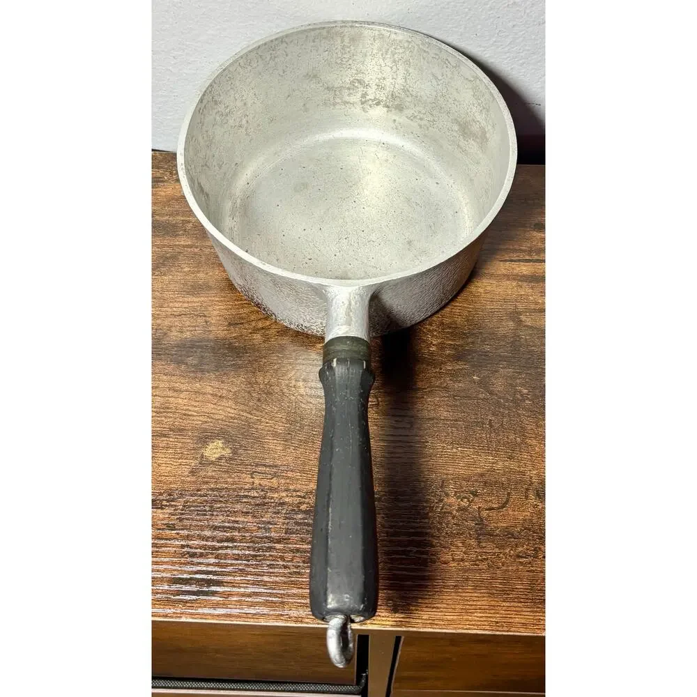 Vintage1950s Club Hammered Aluminum Saucepan 2 QT Silver Hammercraft Cookware